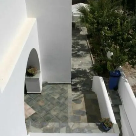 Pavlis & Apartment Parikia (Paros)